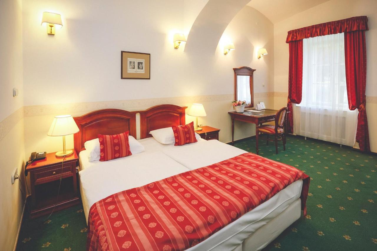 Szidonia Castle Hotel Rojtokmuzsaj Exterior photo