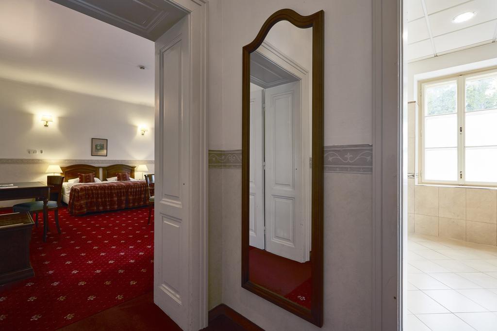 Szidonia Castle Hotel Rojtokmuzsaj Exterior photo
