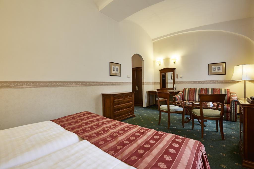 Szidonia Castle Hotel Rojtokmuzsaj Exterior photo